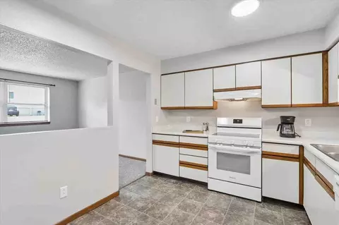 1016 Newton Rd, Iowa City, IA 52246