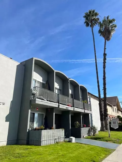 21827 Lanark St, Los Angeles, CA 91304