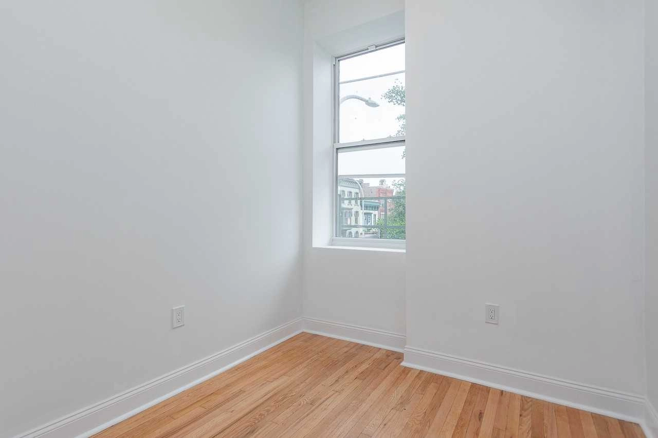 97 4th St, Troy, NY 12180 photo 4