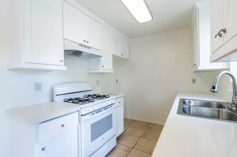 10845 Camarillo St, Los Angeles, CA 91602