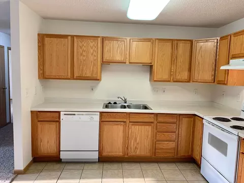 4251 33rd Ave S, Fargo, ND 58104