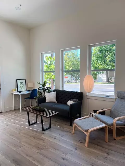 5980 E Burnside St, Portland, OR 97215