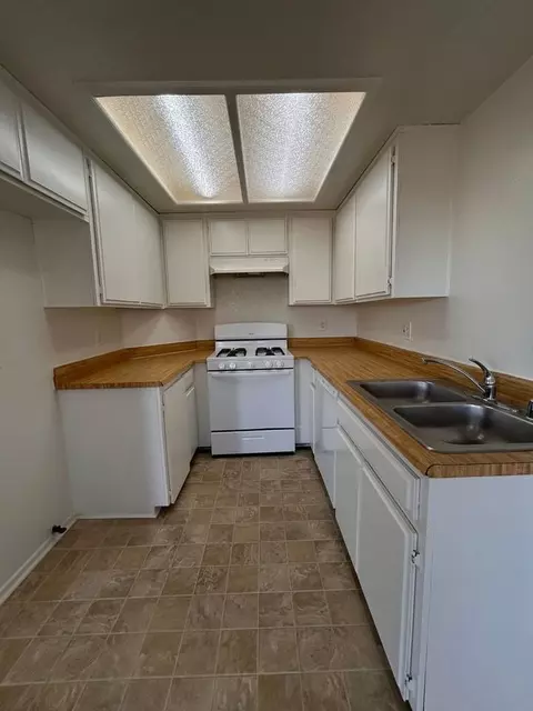14135 Doty Ave, Hawthorne, CA 90250
