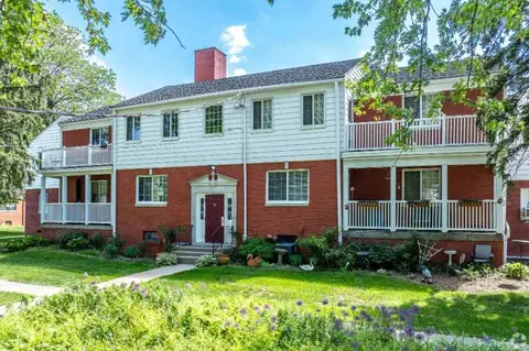 4925 Franklin Ave, Des Moines, IA 50310