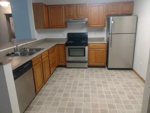 806 Riverwalk Dr, Waukesha, WI 53188