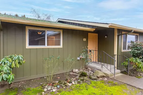 17420 NE Halsey St, Portland, OR 97230