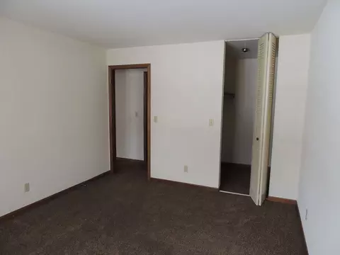 1311 Fleetfoot Dr, Waukesha, WI 53186