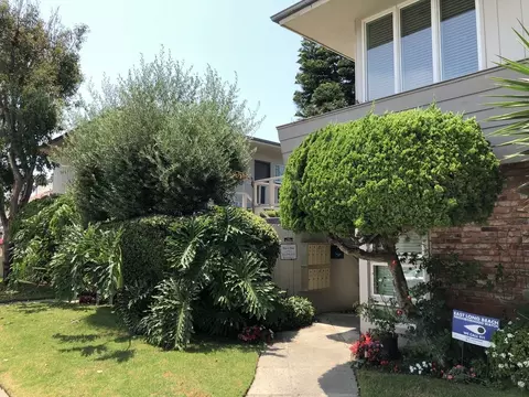 217-219 217-219 Nieto Units A-j, Long Beach, CA 90803