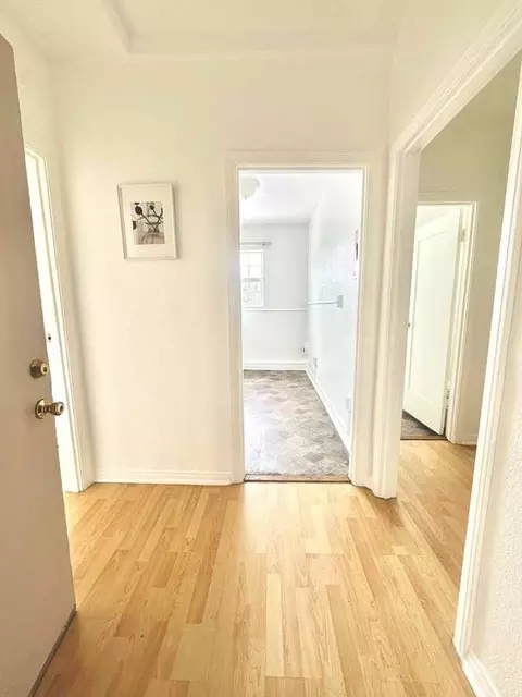 2121 W 11th St, Los Angeles, CA 90006