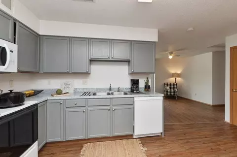 421 S Dodge St, Iowa City, IA 52240