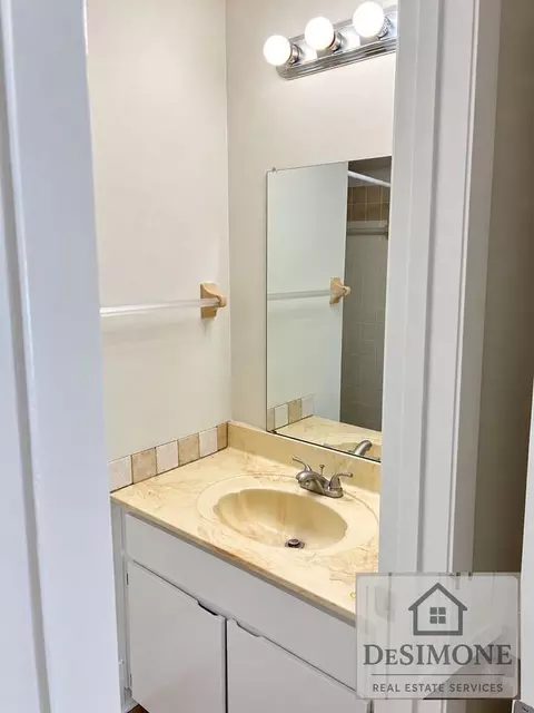 Ne 8th Ter, Ocala, FL 34470