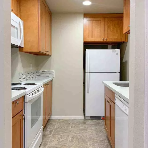 938 N 100th St, Seattle, WA 98133