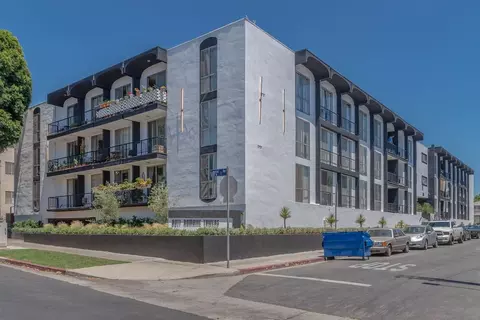 8011 Romaine St, West Hollywood, CA 90046