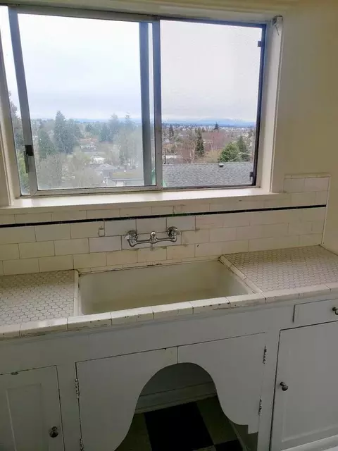 8008 Greenwood Ave N, Seattle, WA 98103 photo 9