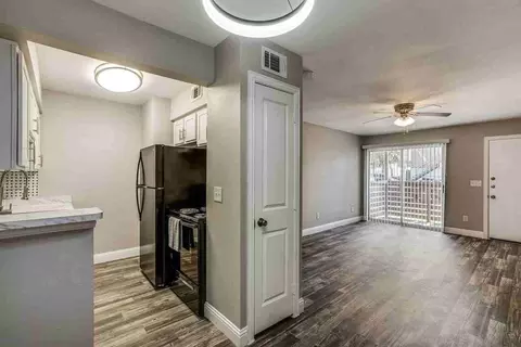 808 E Sanford St, Arlington, TX 76011 photo 4