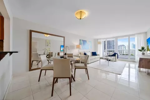 1717 N Bayshore Dr, Miami, FL 33132