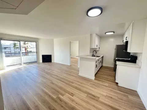 6205 Woodman Ave, Los Angeles, CA 91401