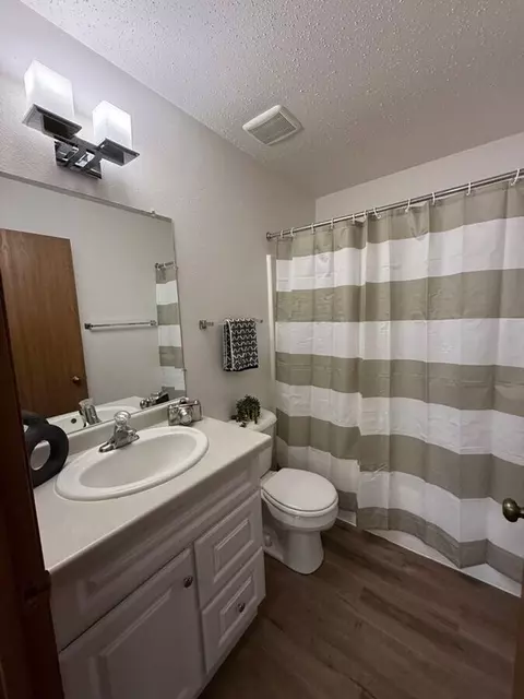 8385 S Yorkshire Dr, Oak Creek, WI 53154