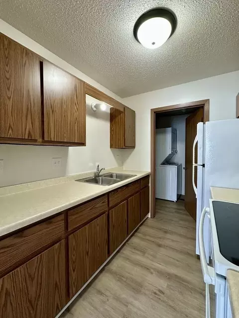 8385 S Yorkshire Dr, Oak Creek, WI 53154