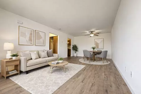 8385 S Yorkshire Dr, Oak Creek, WI 53154