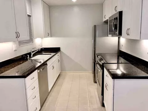 1010 Noel Dr, Menlo Park, CA 94025