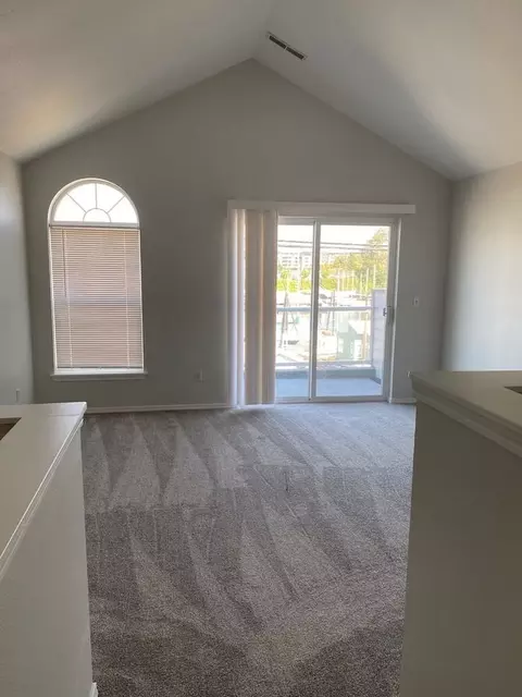 244 NE Bridgeton Rd, Portland, OR 97211