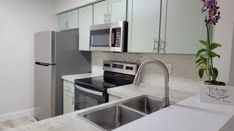 6890 Southgate Blvd, Tamarac, FL 33321