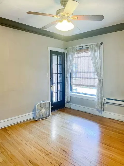 2876 N Clark St, Chicago, IL 60657