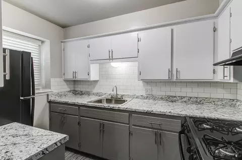 633 W Vandament Ave, Yukon, OK 73099