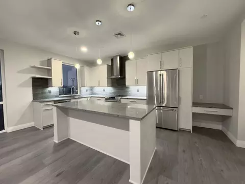 101 Searing Ave, Mineola, NY 11501