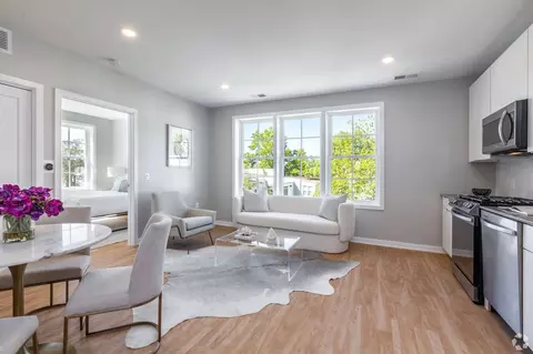 2210 Wisconsin Ave NW, Washington, DC 20007
