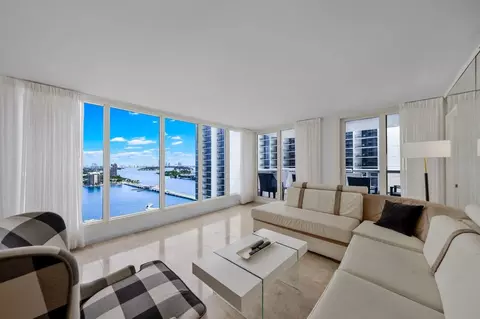 1717 N Bayshore Dr, Miami, FL 33132