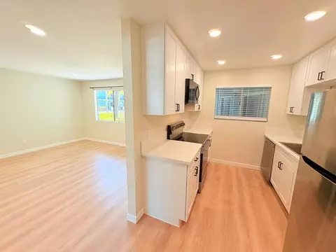 328 S Weitzel St, Oceanside, CA 92054