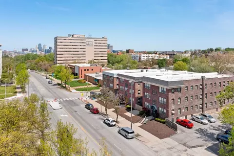 3201 Broadway Blvd, Kansas City, MO 64111