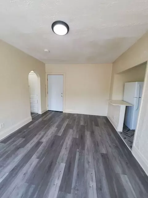3866 N Port Washington Rd, Milwaukee, WI 53212