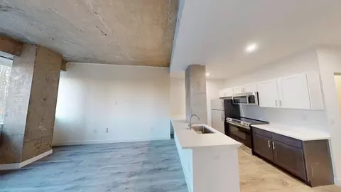 10 Commerce Ct, Newark, NJ 07102