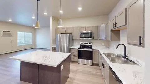 1631 4th St NE, Watertown, SD 57201