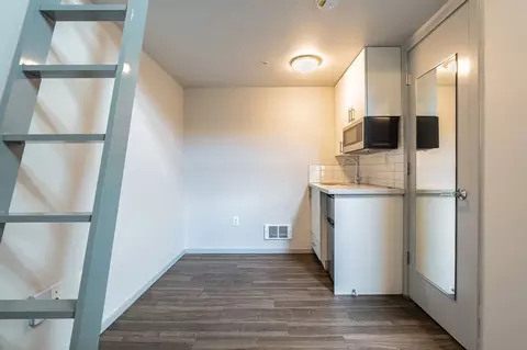 422 11th Ave E, Seattle, WA 98102