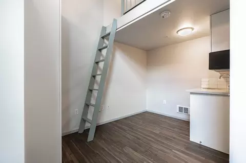 422 11th Ave E, Seattle, WA 98102