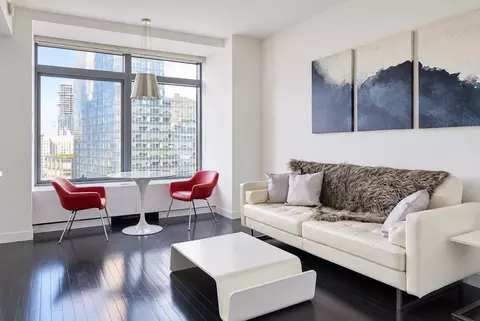 200 E 11th St, New York, NY 10003