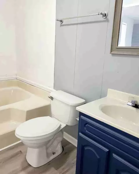 1412 Colony Park Dr, Johnson City, TN 37604