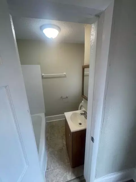 1918 S 5th Pl, Milwaukee, WI 53204