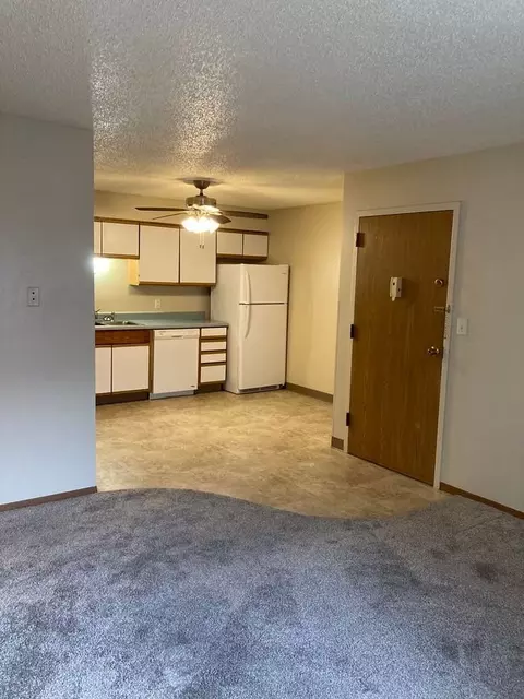 1401 Lakewood Dr, Norfolk, NE 68701