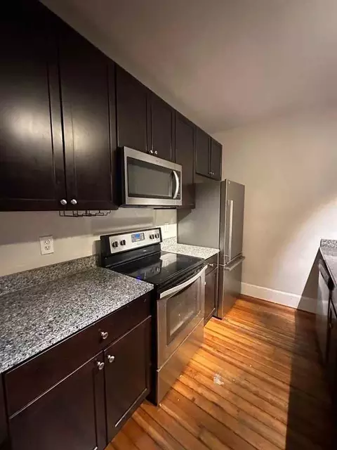 94 Oakland Ave, Providence, RI 02908
