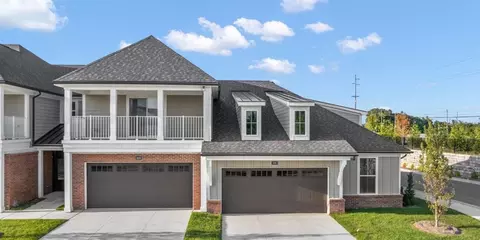 124 Optimist Ct, Auburn Hills, MI 48326