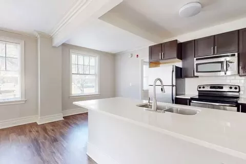 214 E Armour Blvd, Kansas City, MO 64111
