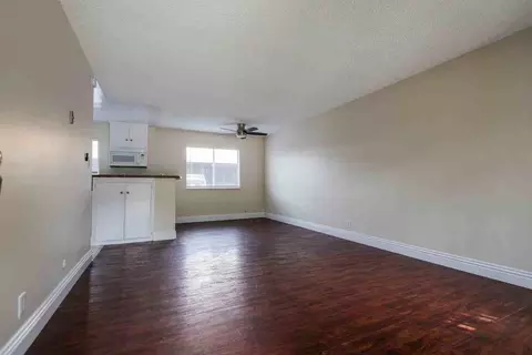 931 W 19th St, Costa Mesa, CA 92627
