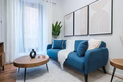 317 W 74th St, New York, NY 10023