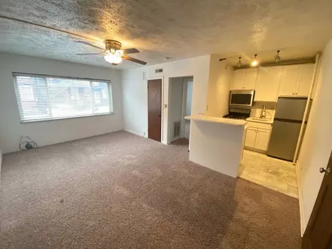 2228 N High St, Columbus, OH 43201