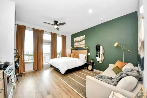 1111 Shepherd Dr, Houston, TX 77007